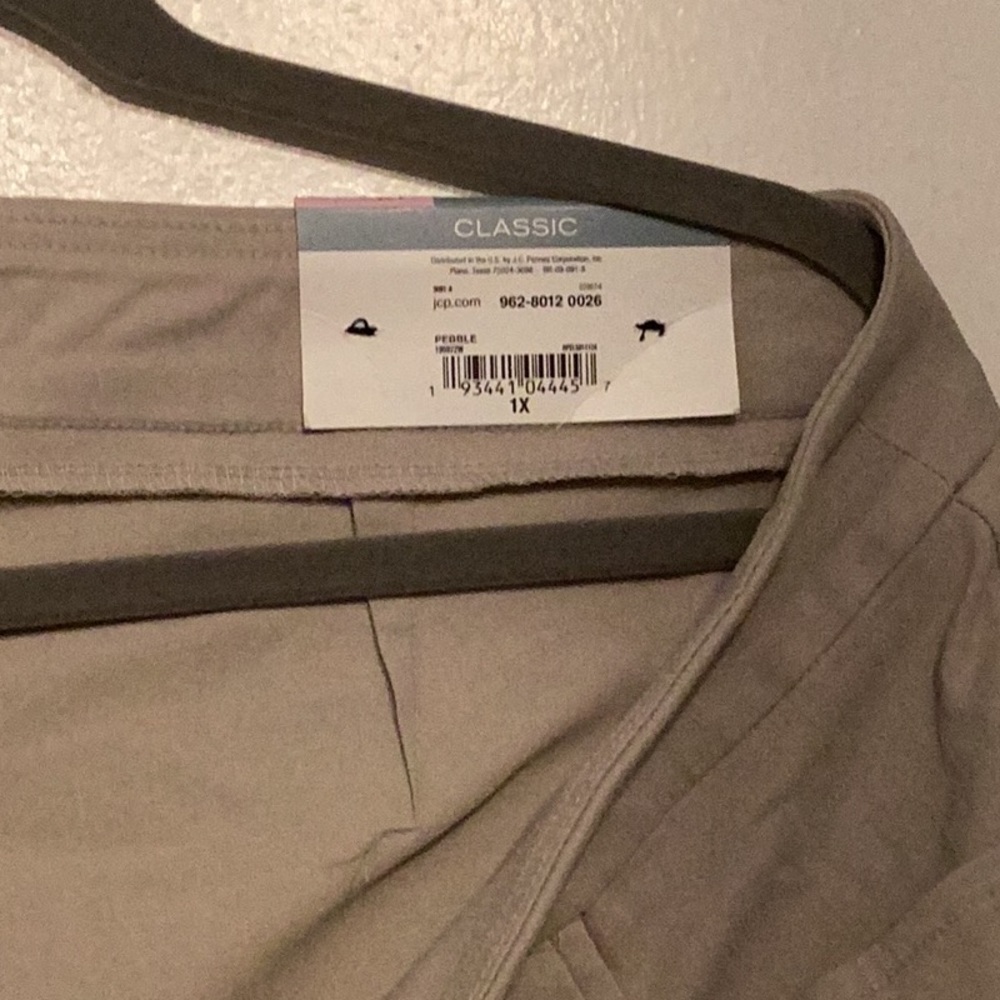 Liz Claiborne Women's Tan Bermuda Shorts Size 1X - Picture 5 of 9